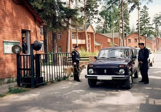 Охрана загородного дома. Охрана частного дома. Дом охраны. Охрана загородных домов. Охрана коттеджей.