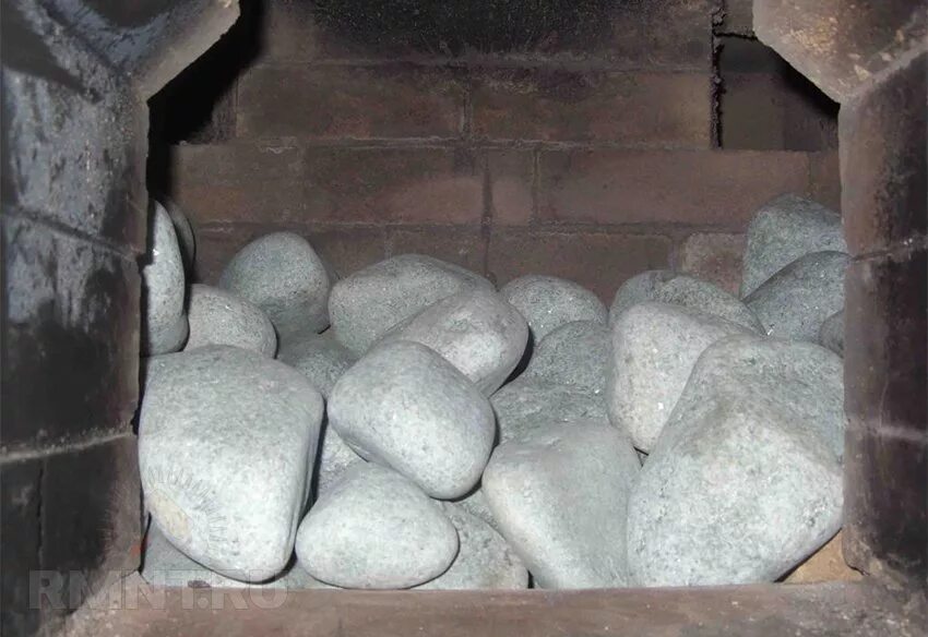 Какие камни использовать для бани. Камни для бани. Камни для печи в баню. Камни для каменки. Камень печка.
