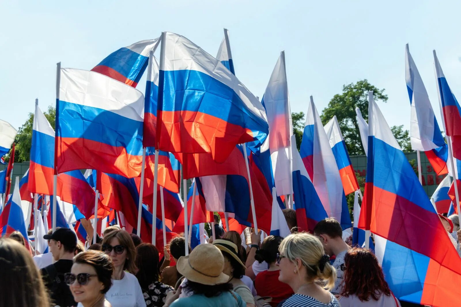 Митинг армия. В поддержку Российской армии. Митинги в Краснодаре 2022. Митинг в поддержку армии. Россия поддержка наших.