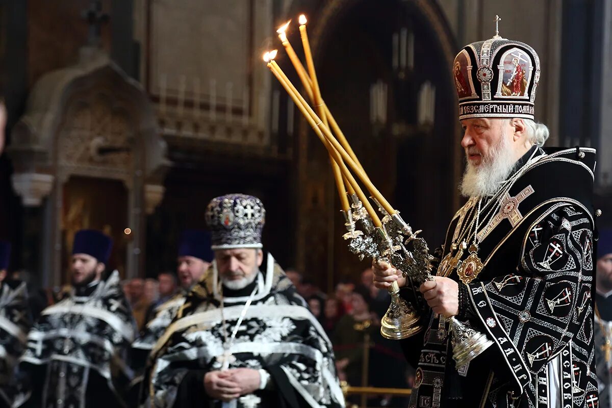 17 декабря храм христа спасителя. 2023 москва богослужение в храме христа спасителя. Церковь собор находящийся в александрове. В храме христа спасителя великая среда 2013. Храм христа спасителя 2021.