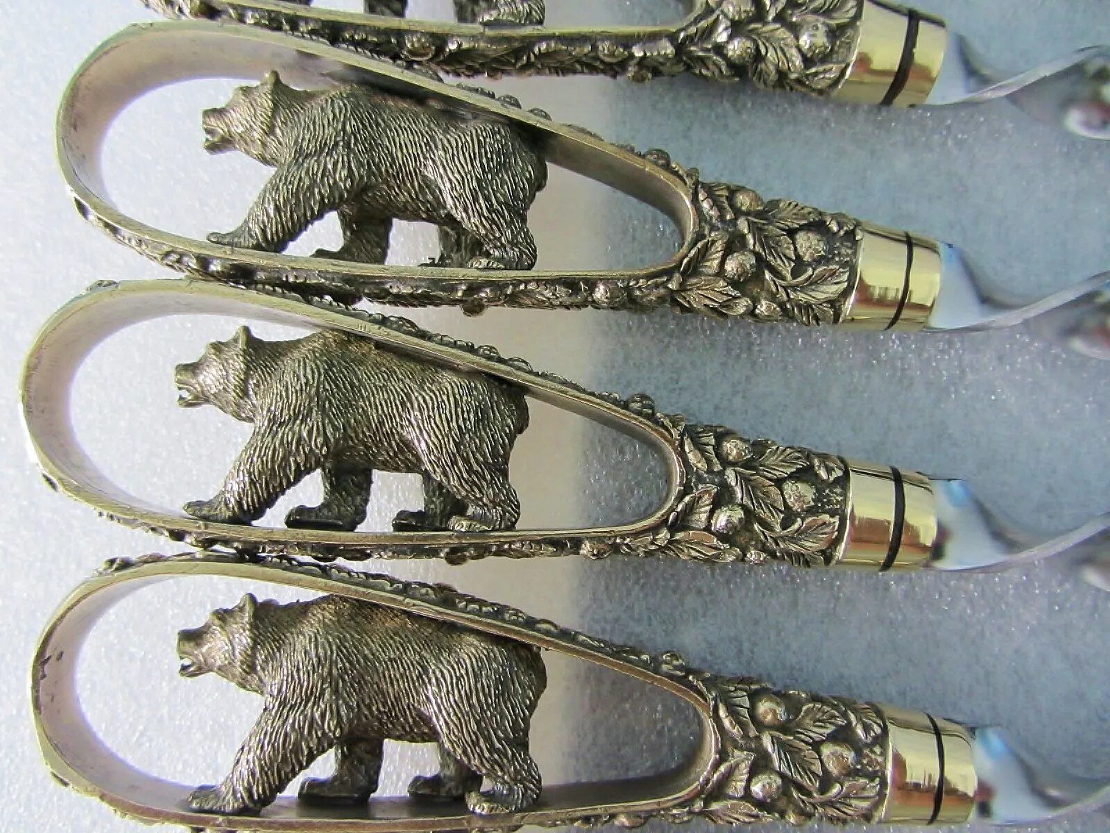 Подарочный набор медведь. Тиснение на коже медведь. Набор шампуров подарочный медведь. Подарочный набор охотника. Подарочный набор мишки e281340.