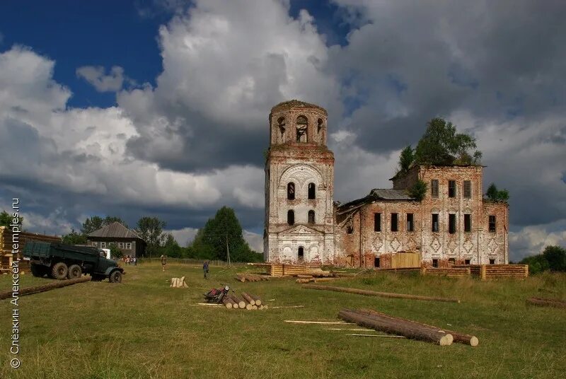 Андрей тотемский успенская церковь. Режская николаевская церковь. Успенье тотемский район вологодская область. Церкви тотемского уезда. Варницы тотемский район.