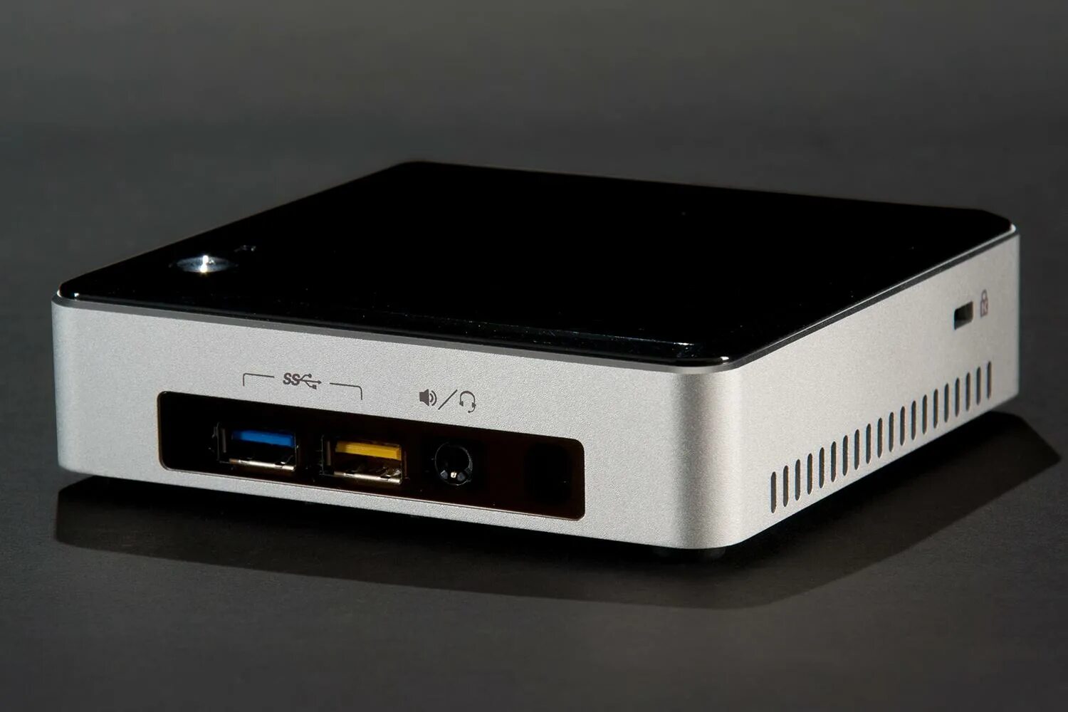 Компьютер Intel NUC. Intel NUC Core i7. Мини-ПК Intel® NUC. Системный блок Intel NUC. Неттоп core i5