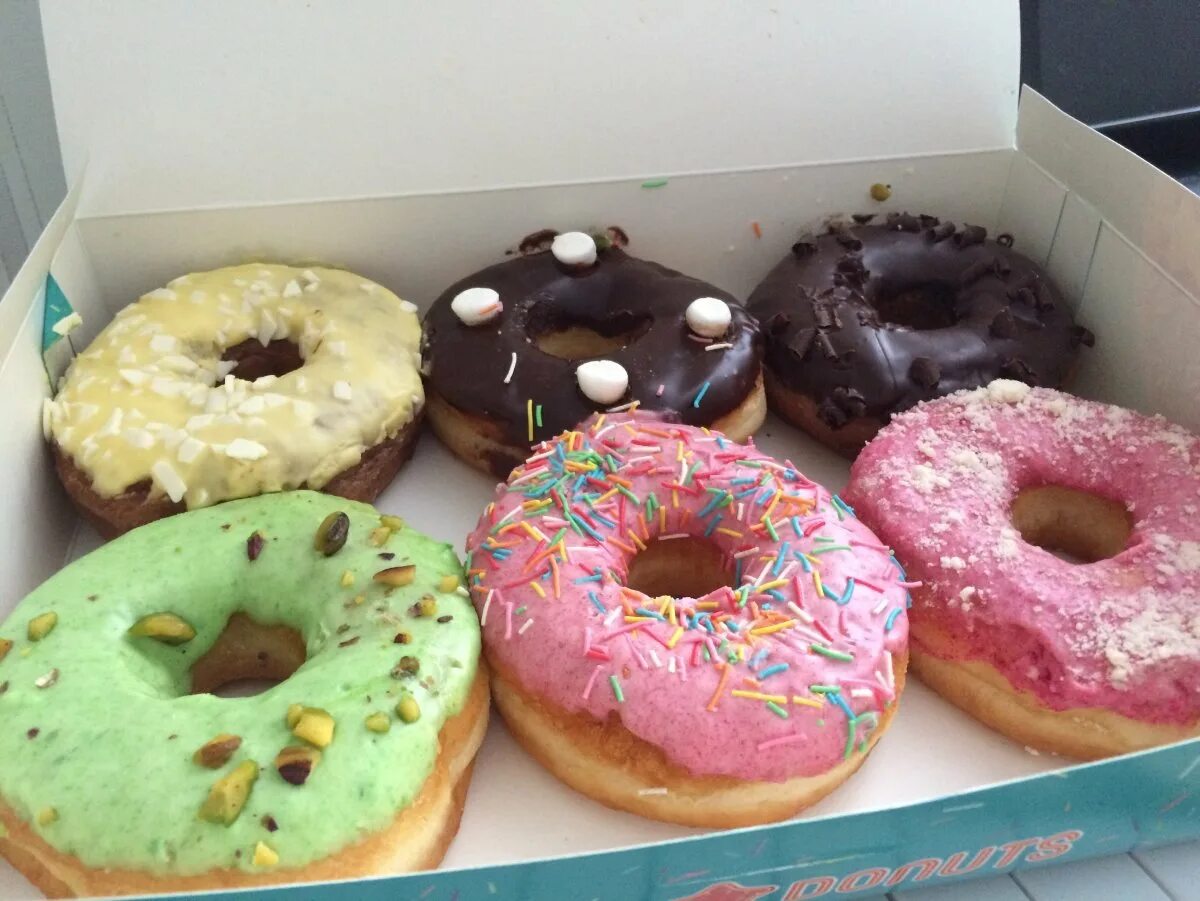 Ларек с пончиками. Американские пончики. Кафе пончик. Пончики на улице. Пончики на улице.