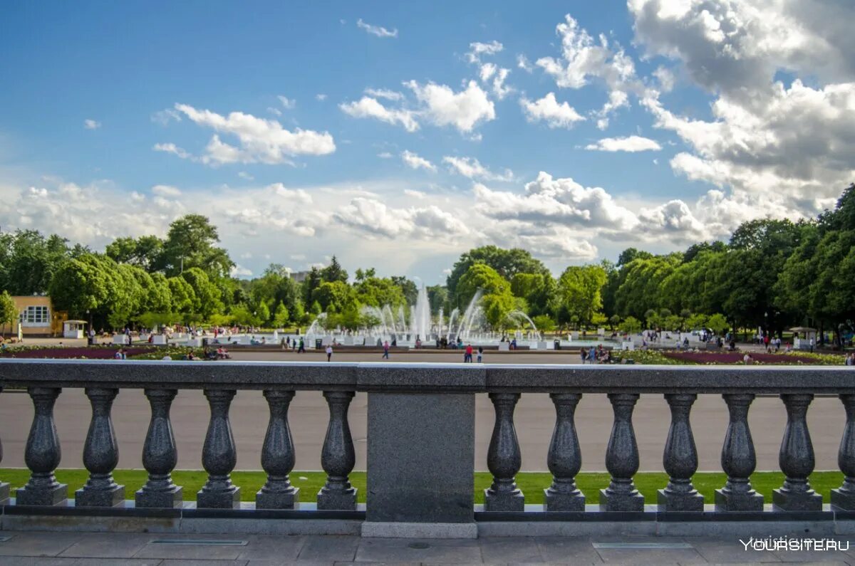 Парк горького квартира. Парк Горького Москва. Парк Горького территория. Парк Горького Питер. Парк Максима Горького Москва.