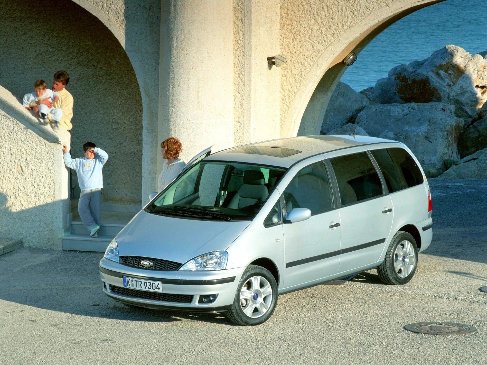 Форд галакси 2001 года. Ford Galaxy 2000. Ford Galaxy 1 поколение. Ford Galaxy 1 2003. Минивэн Форд галакси 2000-2006.