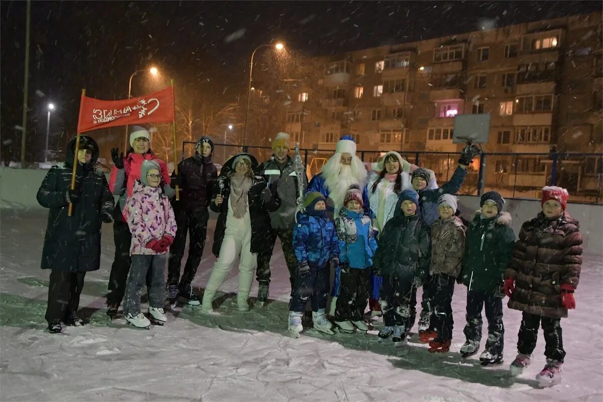 Каток наро фоминск парк. Каток Наро-Фоминск. Хоккейная площадка Наро-Фоминск. Открытый каток в Наро Фоминске. Каток на 25 Кинешма.