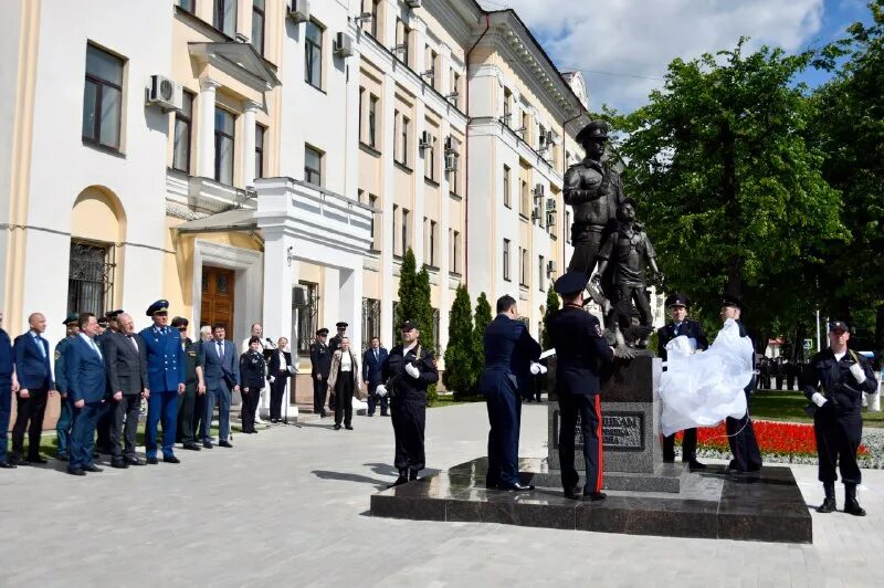 памятник зверькову в твери. памятник ефрему зверькову в твери. тверь открыто. тверь открыто. тверь открыто.