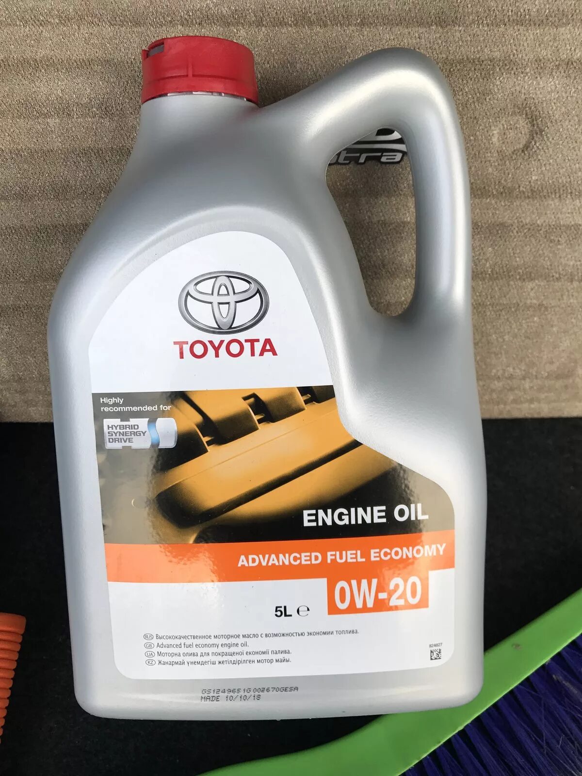 Оригинальное масло тойота 0w20. 0w16 toyota. toyota 08880-83889 0w-16. масло тойота 0w16 артикул. toyota 0w20 гибрид.