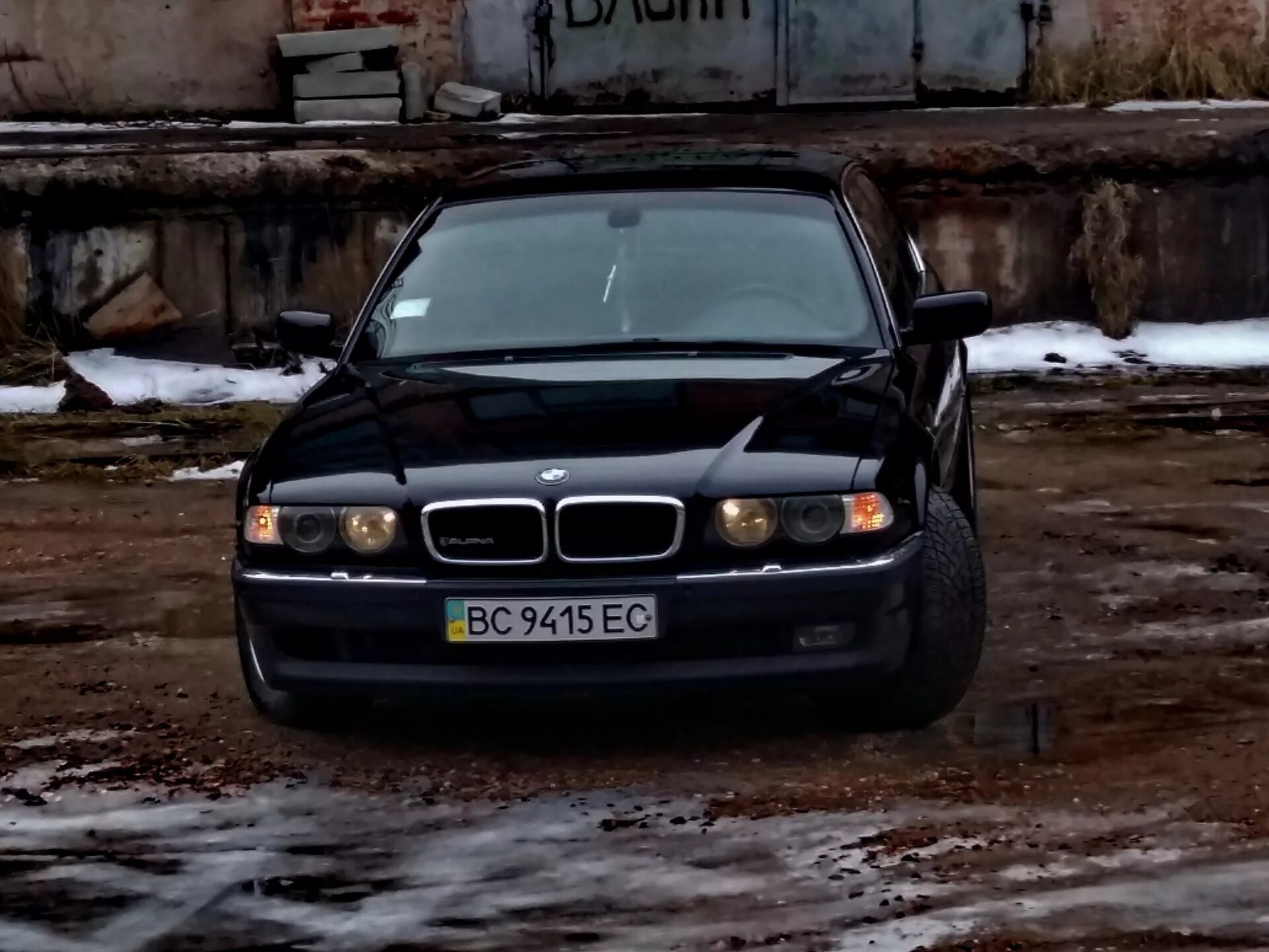 BMW е38 бумер-1. БМВ е38 из бумера. БМВ 750 е38 бумер - 1. БМВ е38 750 из бумера. На блатных номерах катит бэха