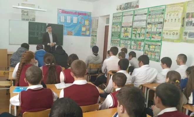 Моя школа дагестан. Школьники на уроке Дагестан. Мекегинская школа.