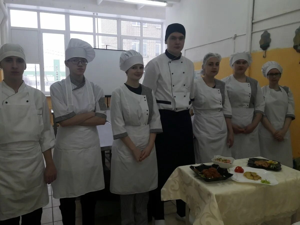 Агроэкологический технолог специальность. Повар колледж. Повар кондитер колледж после 9 класса. Технолог профессия колледж. Студенты технологи.