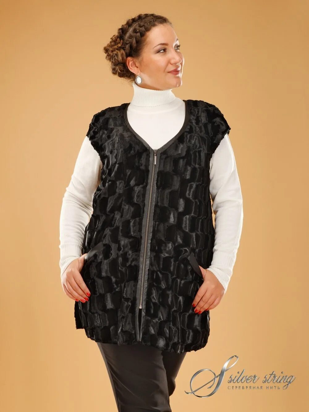 Жилеты для полных женщин стильные. Длинные жилеты для полных женщин. Жилет женский удлиненный. Жилетка женская для полных. Жилеты для полных женщин стильные.