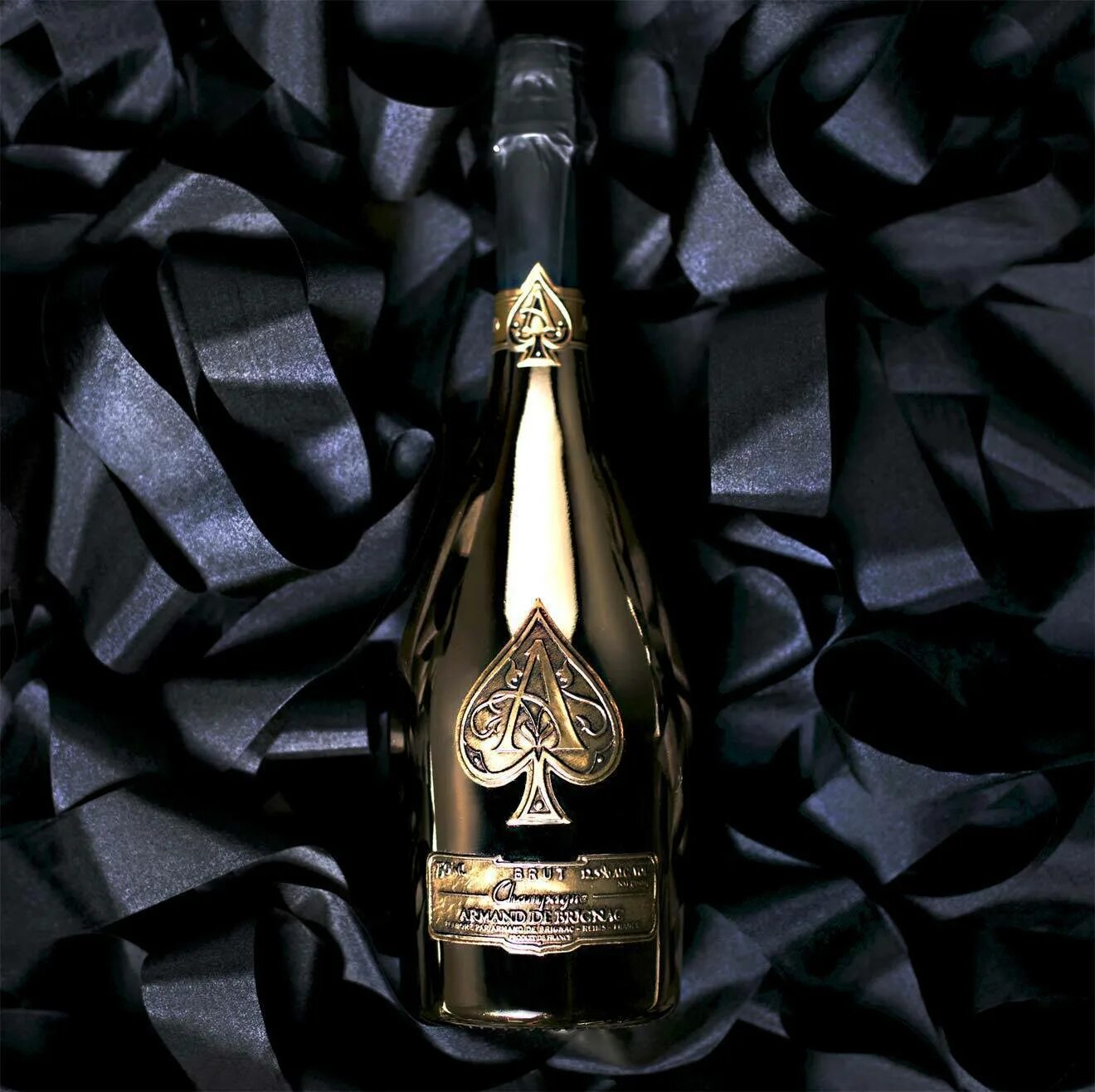 Цена самого дорогого шампанского. Шампанское Armand de Brignac. Шампанское Louis Armand Brut. Самое дорогое шампанское. Самое дорогое шампанское в мире.