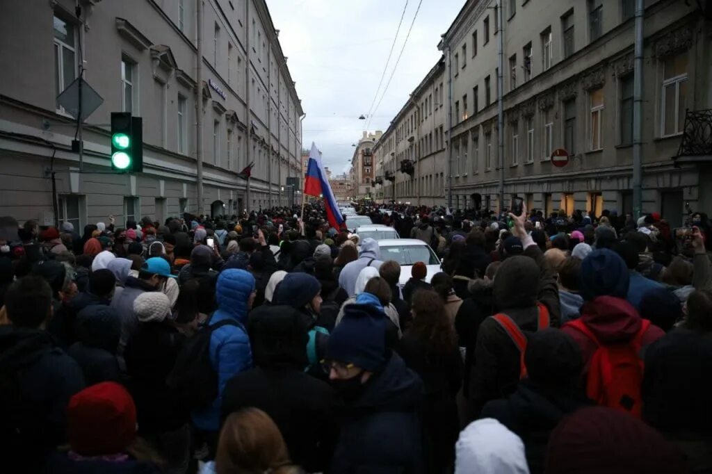 Прощание с навальным в петербурге. Протесты 2021 21 января Санкт-Петербург Гостиный двор. В Петербурге задерживают участников акции в память о Навальном. Панихида по Навальному в СПБ.