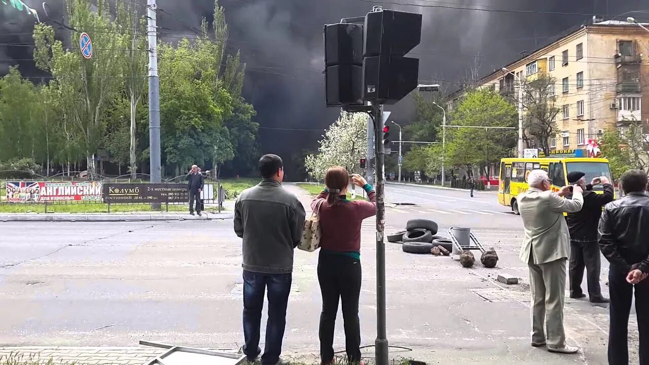 Мариуполь 2014 год. Мариуполь 9 мая 2014 года видео. мариуполь 9 мая 2014 видео.
