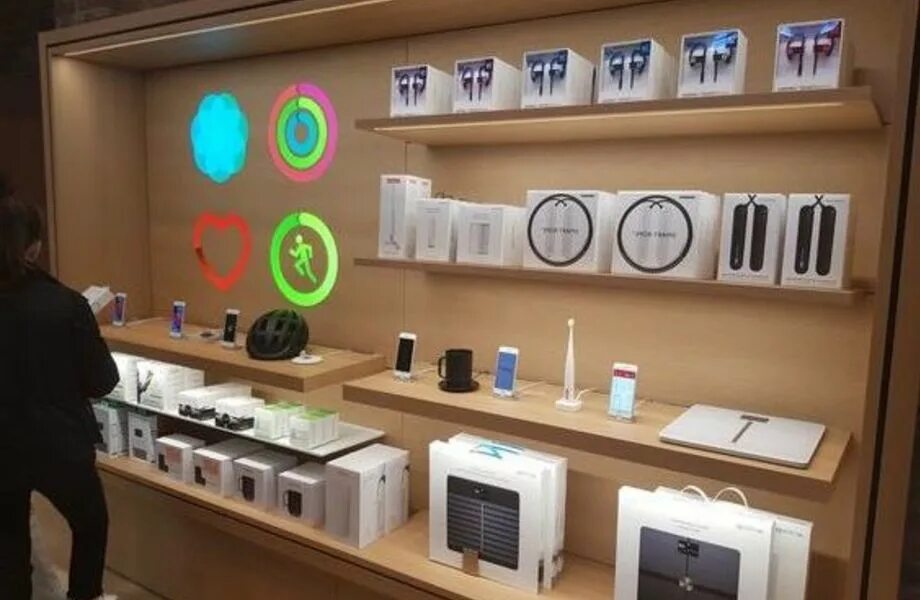 Apple stor витрины. Магазин Apple. Витрина магазина Apple. Интерьеры магазинов Apple. Магазин склад часов