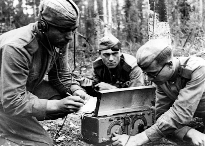 Сигнал военного времени. Рация связиста РККА. Связист РККА 1941. Пехотная радиостанция 12-РП. Радиостанции вермахта 1941 года.