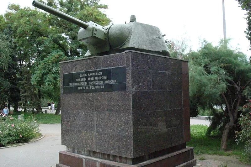 Памятник участникам голубой линии в великой отечественной. Памятник участникам прорыва голубой линии. Памятник прорыв голубой линии. Мемориальный комплекс славянск-на-кубани. Башня т 34 волгоград.