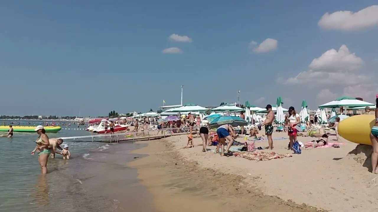 Море в адлере сейчас. Курортный пляж видео. Пляж санатория родник анапа. Курортный пляж видео. Курортный пляж видео.