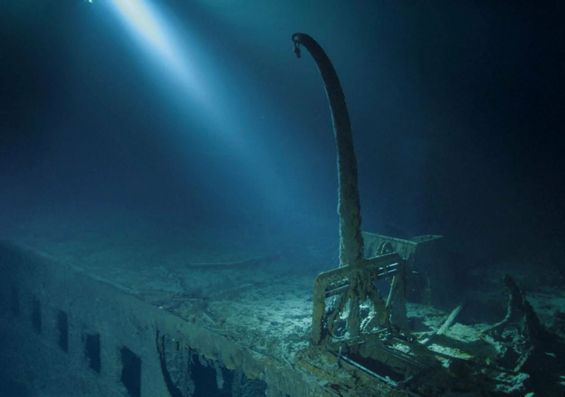 Под посейдон. Посейдон корабль затонул. Затонувшие корабли Титаник. Затонувший Титаник. Титаник под водой.
