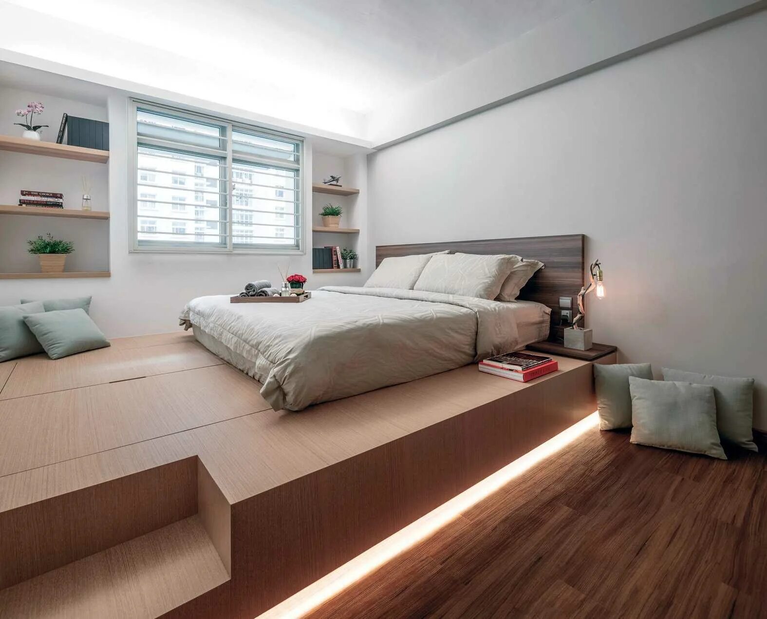 Дизайн подиум. Кровать подиум. Подиум кровать в спальне. Дизайнерская спальня. Кровать на подиуме в интерьере.