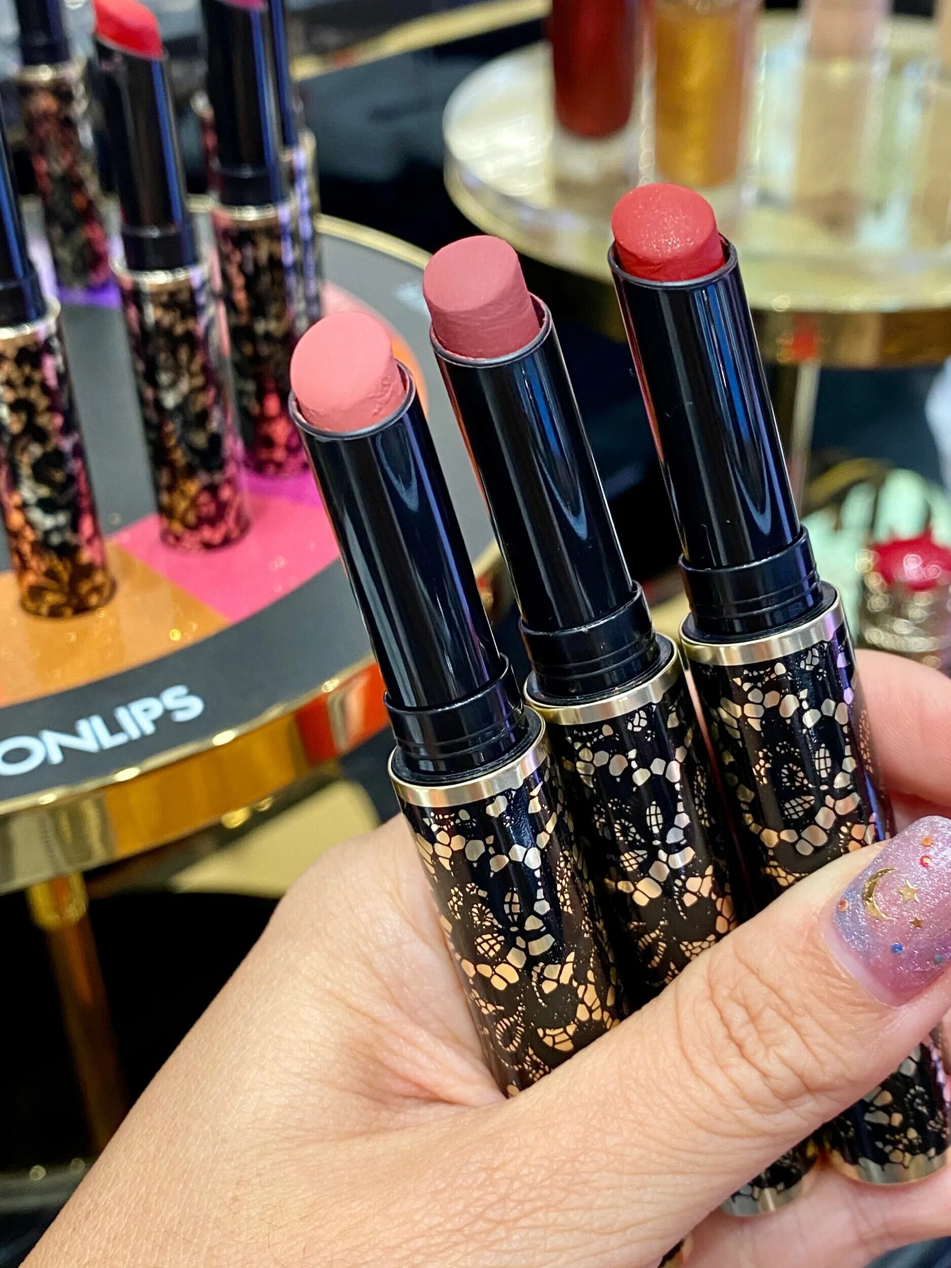{stila} stay all day® liquid lipstick - romanza. Dolce lips. Naj oleari shine on lips plumping stylo rose mauve lucidalabra. Помада kylie оттенки. Бальзам для губ дольче габбана.