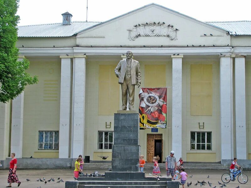 Киреевск льва толстого. Дом культуры Киреевск. Дворец культуры Киреевск. Киреевск Тульская область. ДК Горького Киреевск.