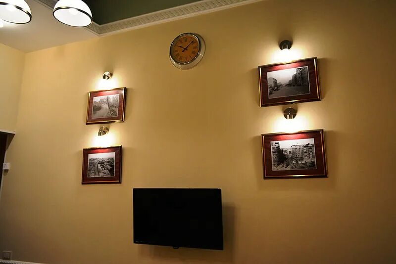 винил красные ворота