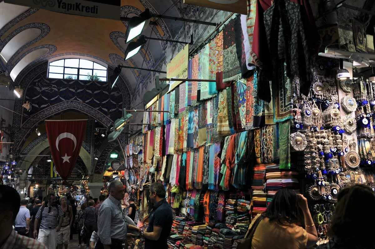 Стамбул где купить. Гранд базар Турция. Беязыт Гранд базар Стамбул. Стамбул Аксарай базар. Стамбул рынок Лалели.