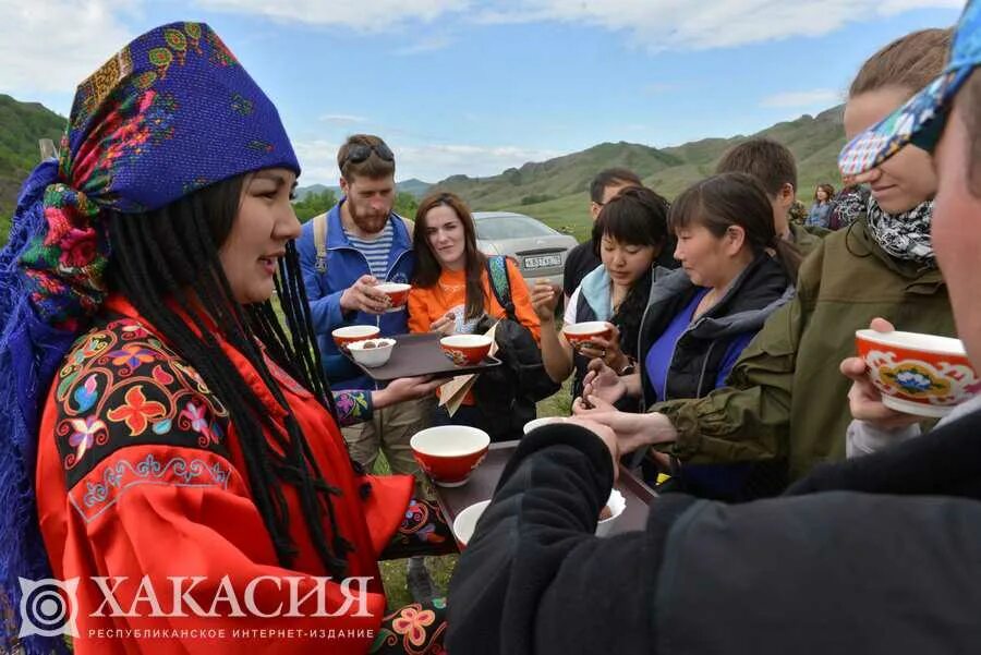 Хакасские блюда. Хакасский музей Казановка праздник. Хакасы народ национальные блюда. Национальный музей-заповедник "Казановка". Этнотуризм Хакасия.