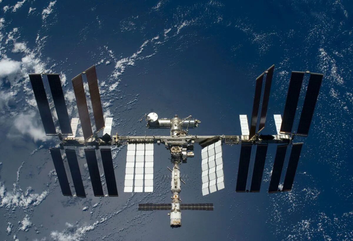 Международная Космическая станция ISS. МКС 2009. Картинки международной космической станции МКС. Космическая орбитальная станция МКС.