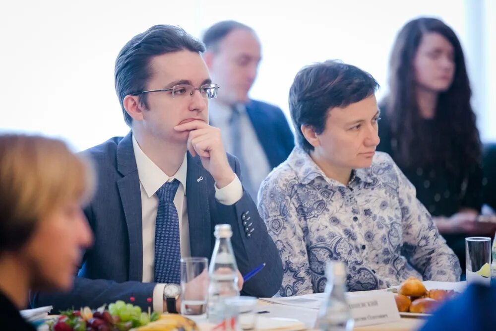 Молодые ученые и преподаватели. Молодые ученые и преподаватели. Современная математика. Молодые ученые и преподаватели. Учитель и студенты.