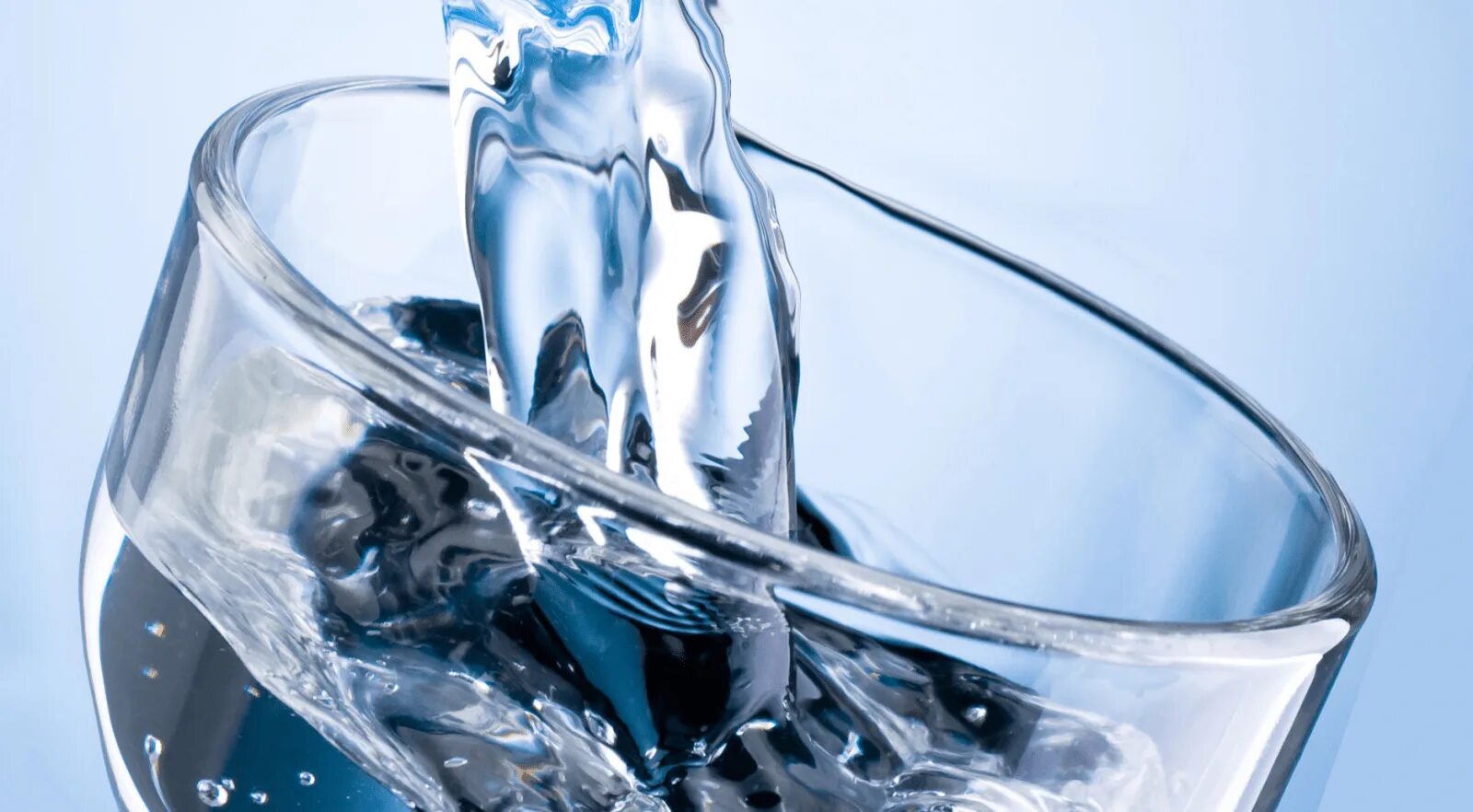 Стакан воды. Какую воду следует наливать. Сосуд с водой. Чисата шода. Чистая вода.