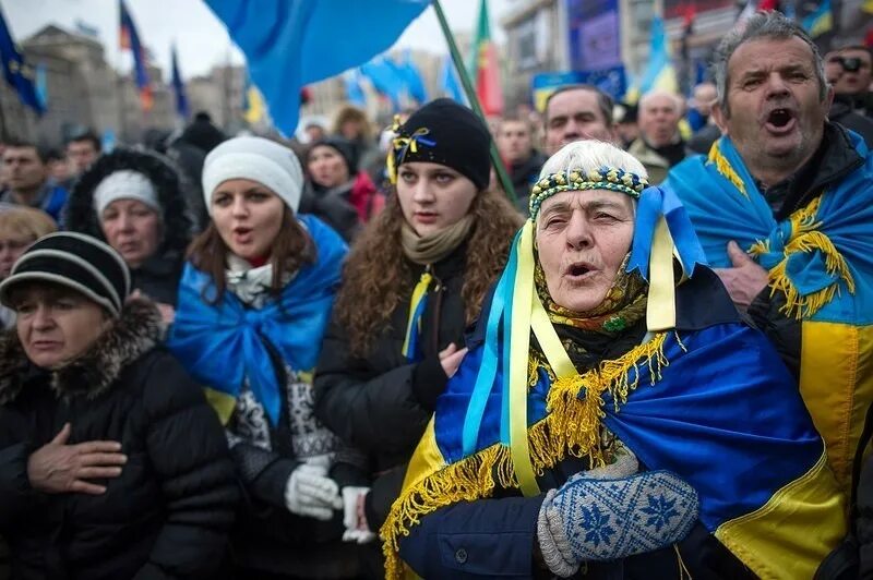 Украинцы на Майдане. Украинки на Майдане. Современные украинцы. Хохлы на Майдане.