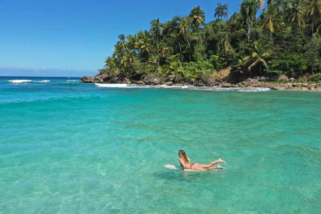 Остров где отдохнуть. Голубая Лагуна Саона Доминикана. Карибское море Доминикана. Жаркие страны фото. Карибское море Доминикана туристка.