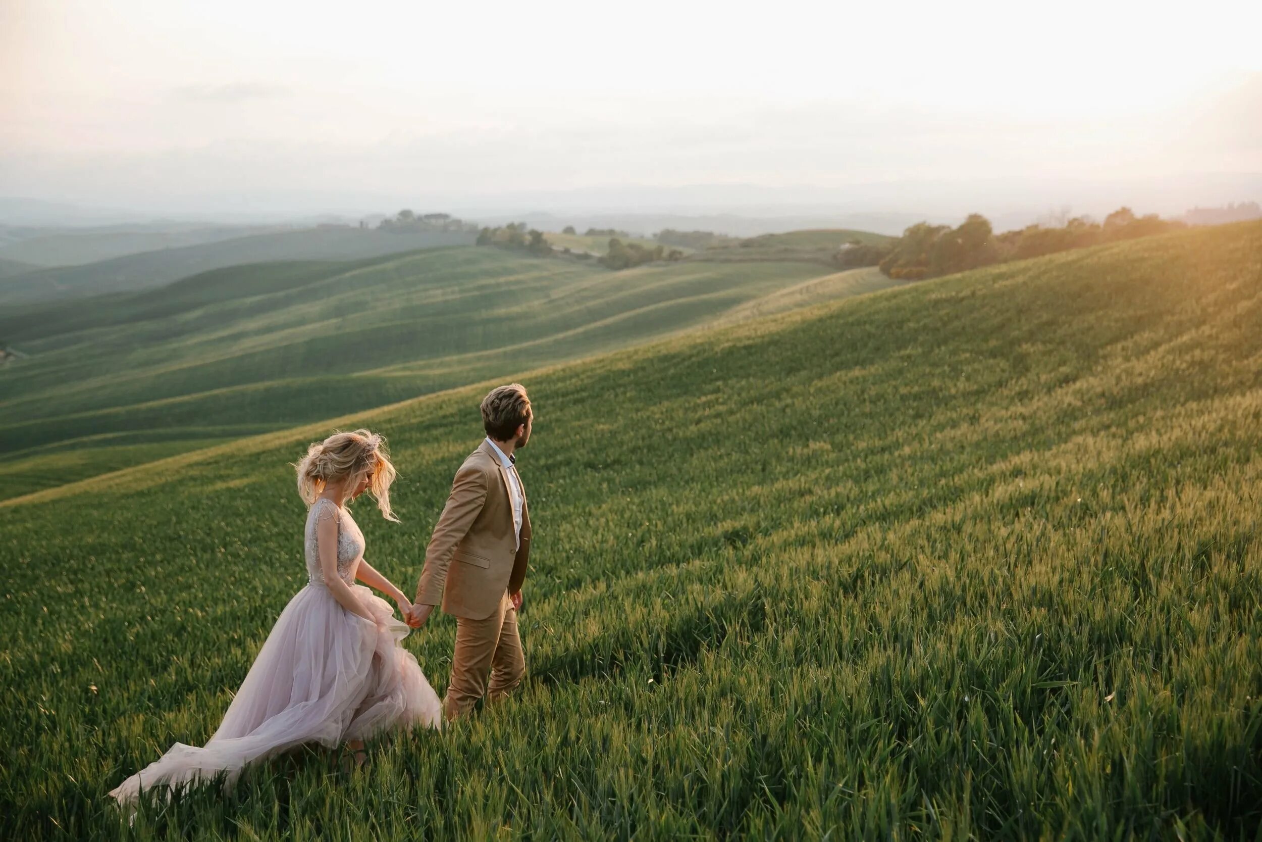 Свадьба в поле. Свадьба в Тоскане. Фотосессия свадьбы в поле. Свадьба на природе в Тоскане. Брачное поле