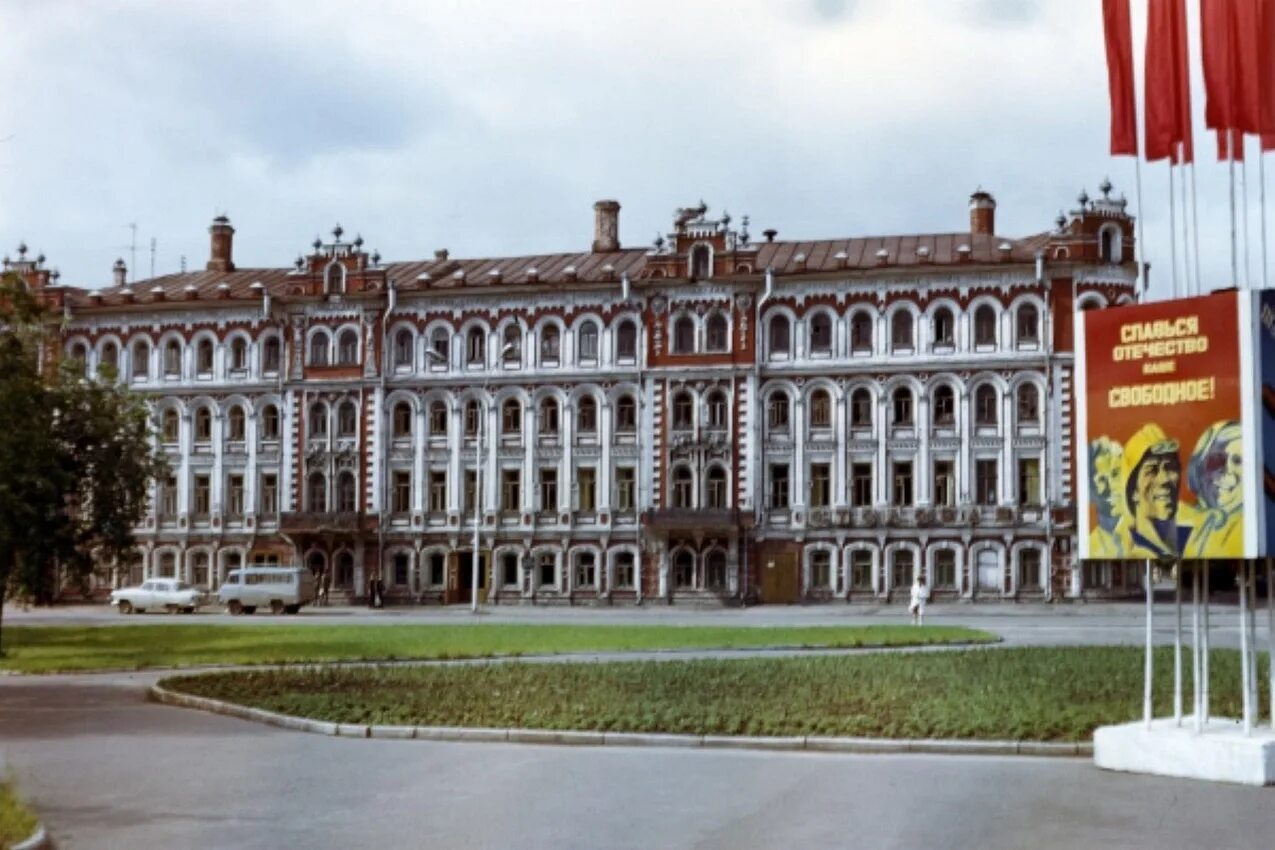 Золотой якорь вологда. Гостиница золотой якорь вологда история здания. Гостиница золотой якорь вологда сейчас. Золотой якорь вологда. Вологда 19 век.