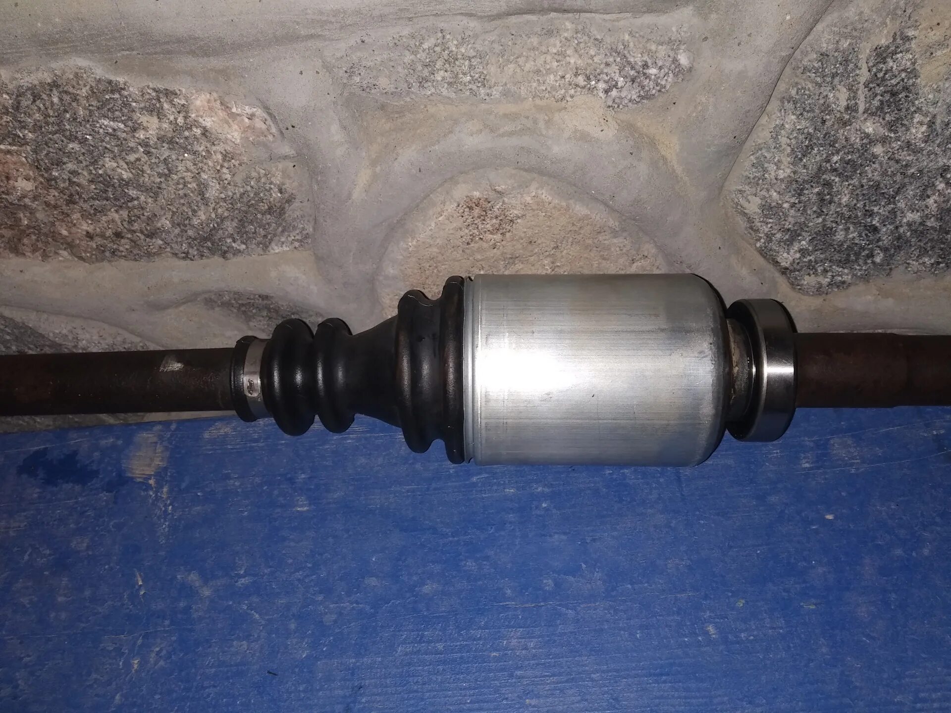 Кпп с приводами рено трафик 1. Правый привод рено лагуна 2 2. Правая полуось рено симбол. Правый привод рено сандеро. Опель виваро замена шруса.