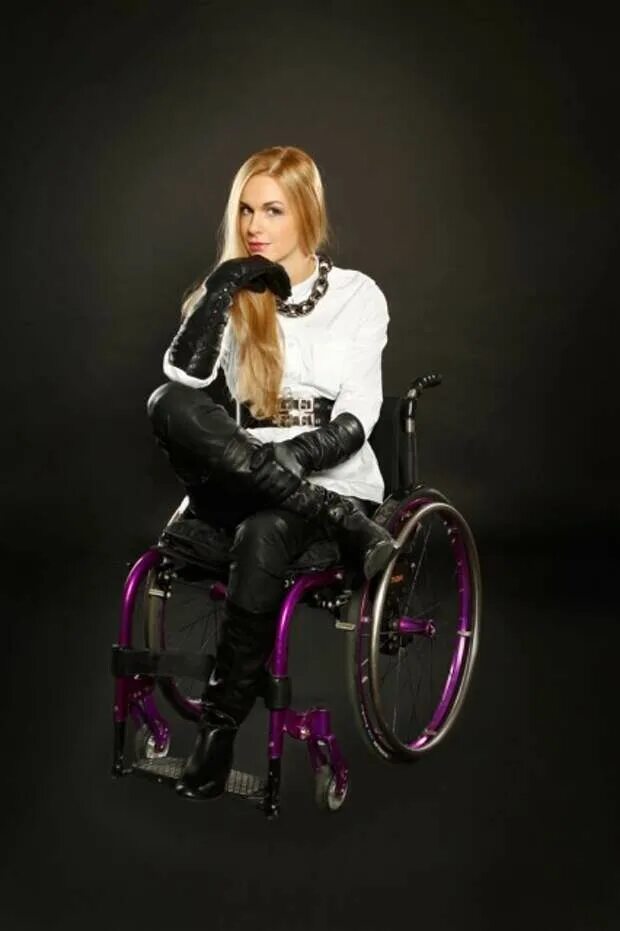 Красивая девушка с коляской. Красивые инвалиды женщины. +ольга белошицкая ольга федорова. Девушка инвалид. Девушка инвалид на коляске.