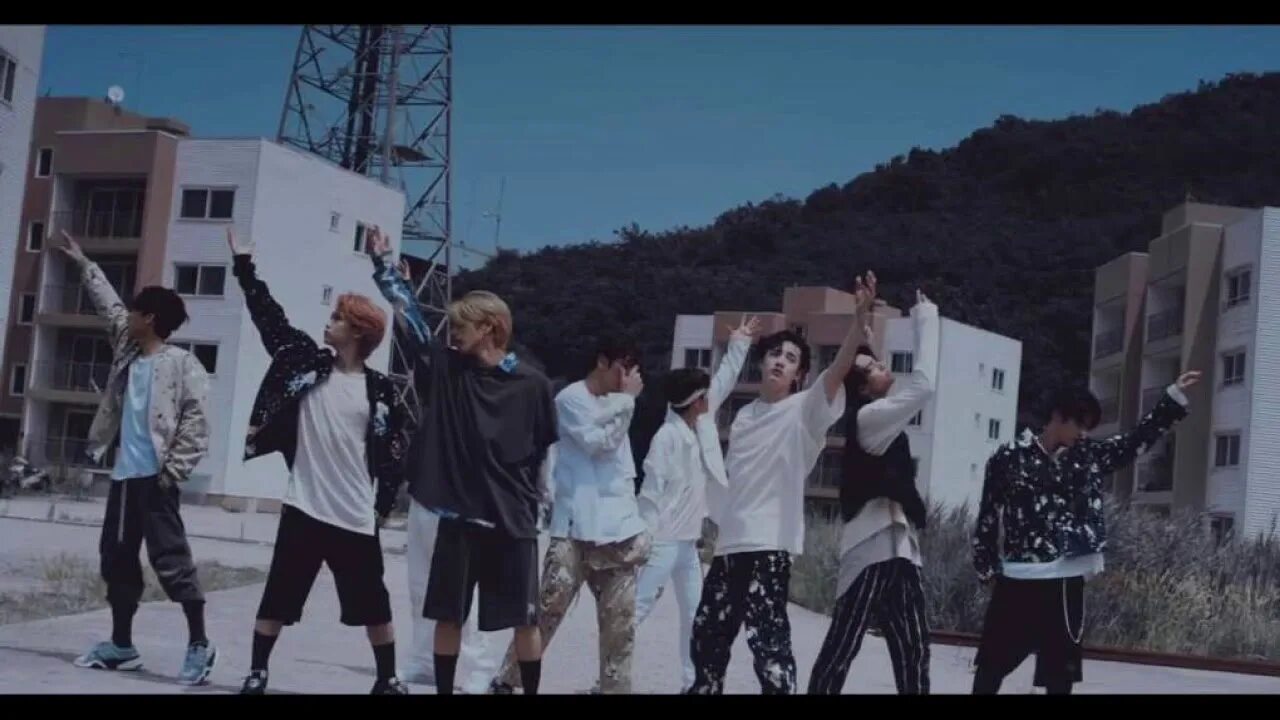 Stray kids venom обложка. Группа stray kids маниак. Стрей килс мэнияк. Stray kids минхо freeze. Лучшие клипы стрей кидс.