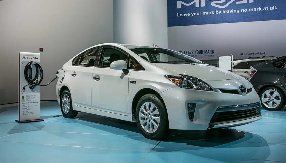 Гибрид купить минск. Toyota Prius 2015 Hybrid. Тойота Приус гибрид 2022. Тойота Приус гибрид 2023. Тойота Приус 2024.