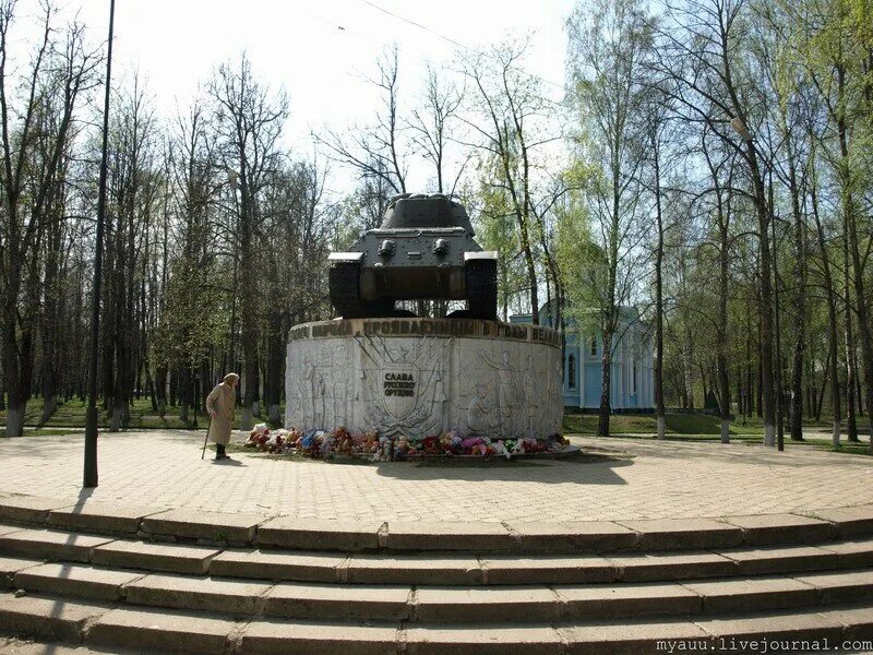 Телефоны г ярцево. Танк т 34 Ярцево. Ярцево памятник танк т34. Мемориал в Ярцево Смоленская область. Памятник танк в Ярцево Смоленской области.