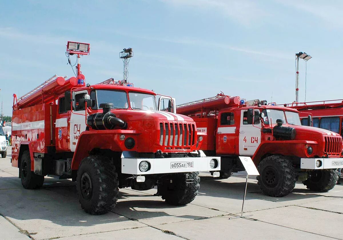 Пожарные автомобили специального назначения. Пожарная машина. Пожарный автомобиль. Пожарная машина МЧС. Современные пожарные автомобили.