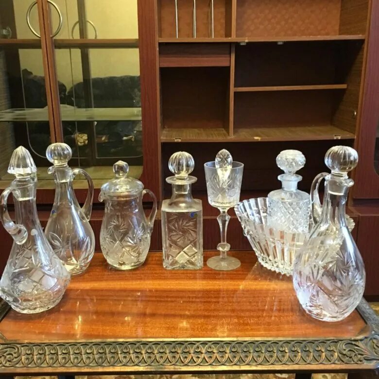 Чешская хрустальная посуда богемия гласс. Хрусталь в серванте. Синий кобальт гусь хрустальный. Хрусталь баккара фото. Хрусталь в спб.