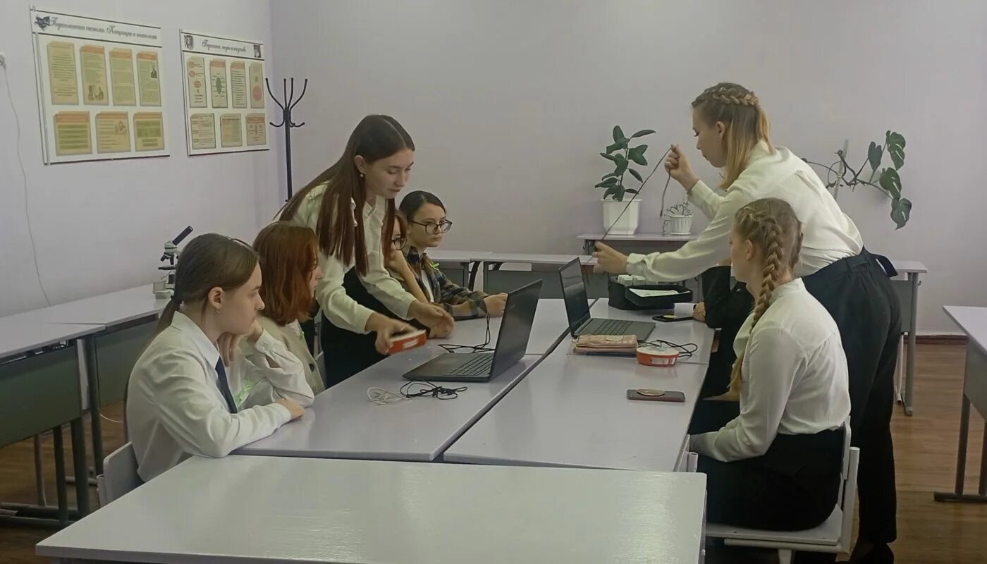 Бугуруслан учитель. Преподаватели бугурусланского нефтяного колледжа. Бугурусланский педагогический колледж педагогический состав. Директор нефтяного колледжа бугуруслан. Педагогический колледж оренбург после 9.