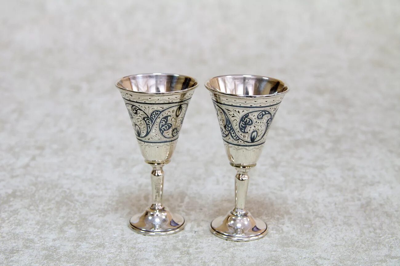 Древнерусская рюмка 4 буквы на к. Поднос для рюмок. Стопки серебро киiв 875. Рюмки кубачи серебро 875. Лафитник 25 мл.