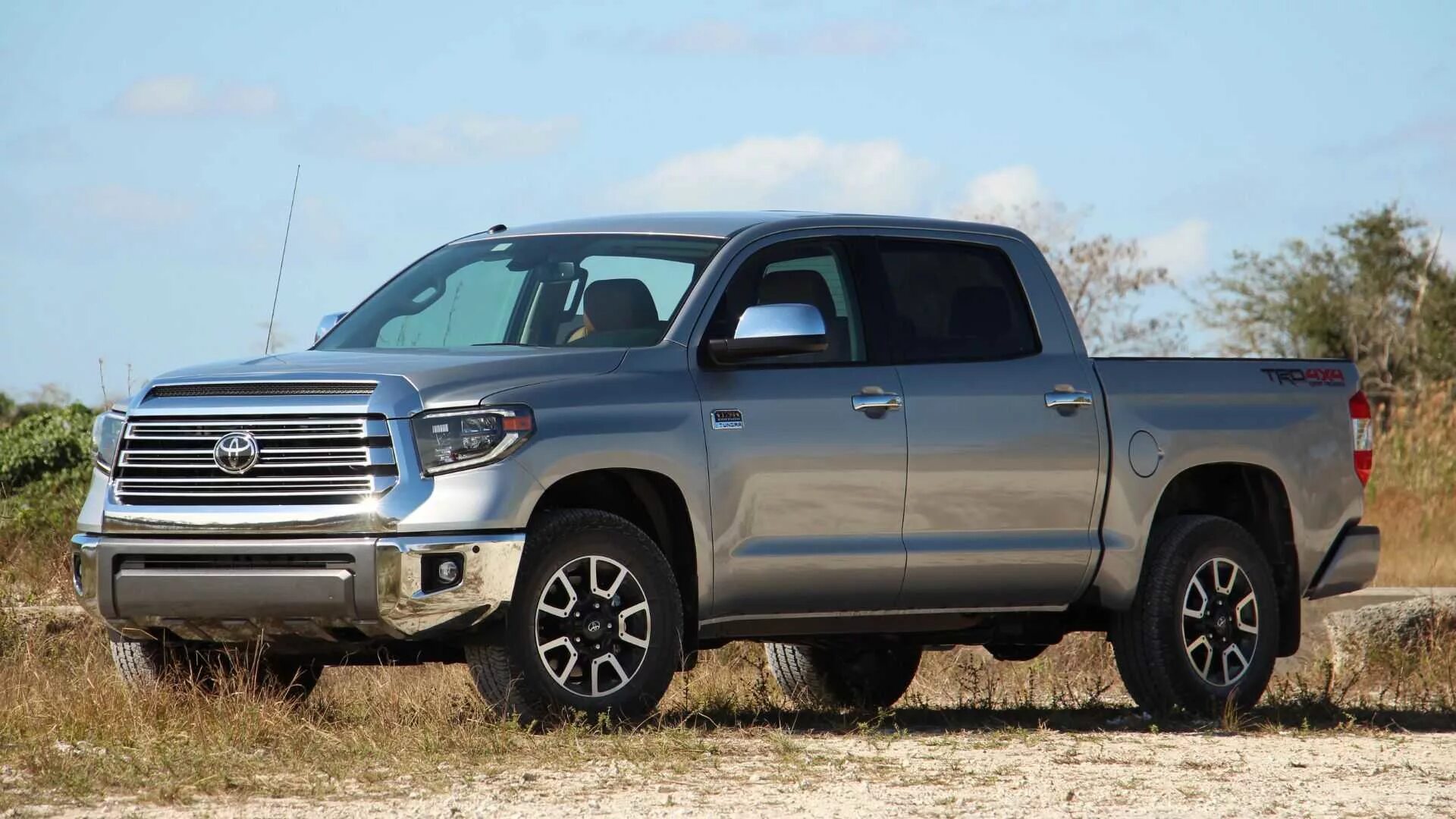 Тойота тундра 3 оси. Toyota tundra trd. Toyota tundra force 2021. Сколько жрет тойота. Тойота тундра 2010.