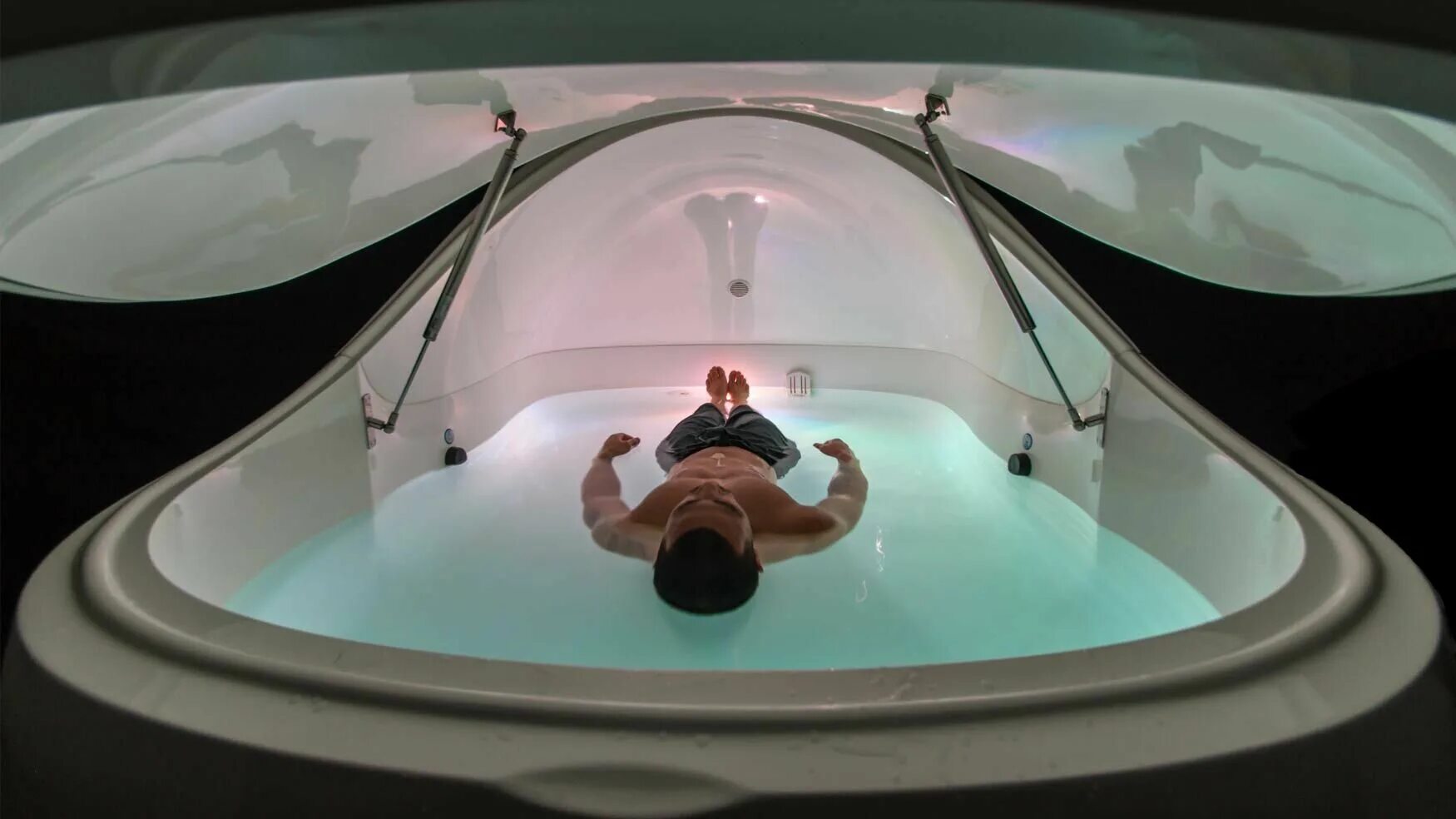 Float: 0. Капсула с водой для релаксации. Флоат капсула. Флоатинг карловы вары. Камера сенсорной депривации.