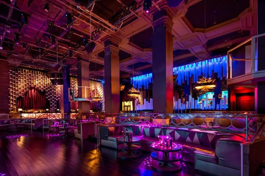 Ночная жизнь. Клуб неон киров. Диджей в клубе. More night club. More night club.